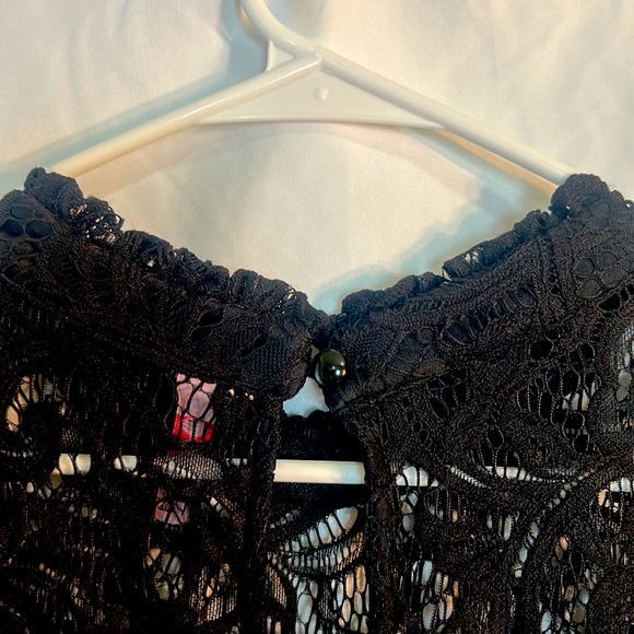 Lace overlay black top size 3 X sleeveless top made by three hearts plus - Picture 7 of 8